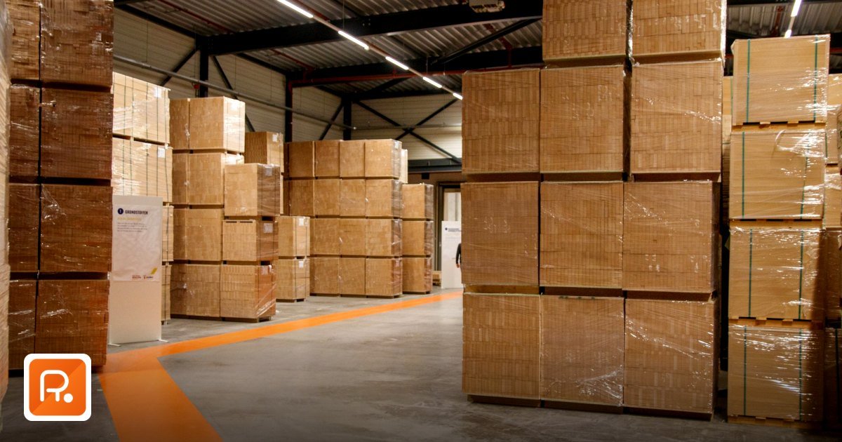 How to Source and Vet Packaging Materials Wholesale Suppliers in the UAE: B2B Buyer's Guide 2026 - a spacious industrial